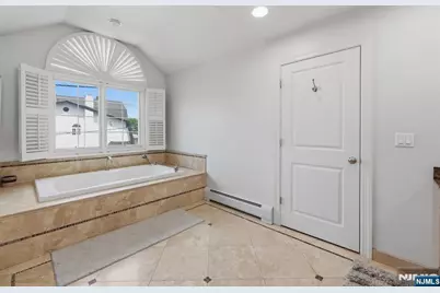 70 McElroy Avenue, Fort Lee, NJ 07024 - Photo 35