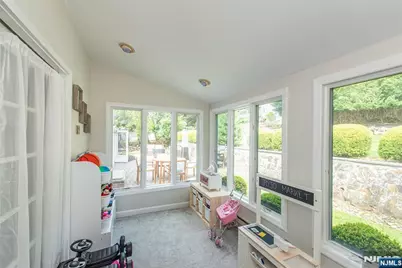 34 Coolidge, West Caldwell, NJ 07006 - Photo 11