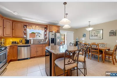 395 Wood Ridge Avenue, Wood Ridge, NJ 07075 - Photo 11