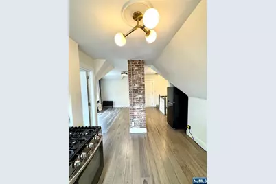 21 Valley Place 3 #3, Edgewater, NJ 07020 - Photo 3