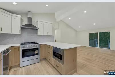 282 Spring Valley Road, Park Ridge, NJ 07656 - Photo 17