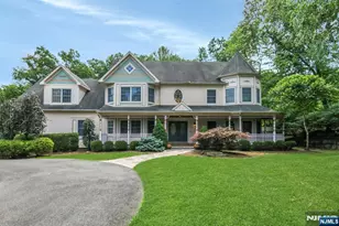 765 Colonial Rd, Franklin Lakes, NJ 07417 - Photo 3