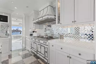 600 Harbor Boulevard 1079-81R #1079-81R, Weehawken, NJ 07086 - Photo 17