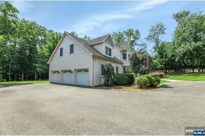 765 Colonial Road, Franklin Lakes, NJ 07417 - Photo 5