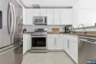 15 Freedom Way 412, Jersey City, NJ 07305 - Photo 9