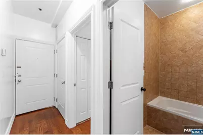 239 Baldwin Avenue 3 #3, Jersey City, NJ 07306 - Photo 7