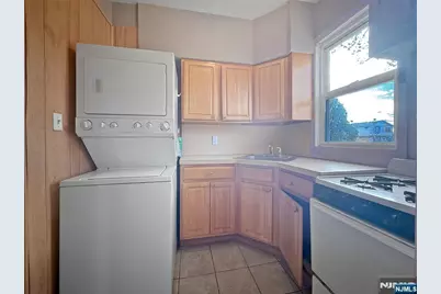 189 Martha Avenue, Elmwood Park, NJ 07407 - Photo 17
