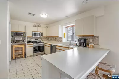 125 Roosevelt Place, Palisades Park, NJ 07650 - Photo 13