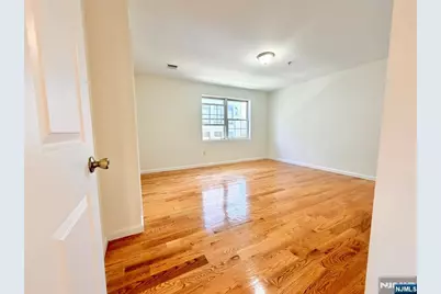 135 38th Street 701 #701, Union City, NJ 07087 - Photo 3