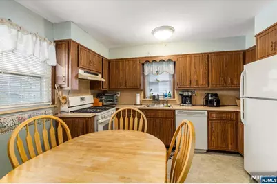 567 Fern Avenue, Lyndhurst Township, NJ 07071 - Photo 11