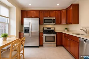 239 Brower Ct 239, West New York, NJ 07093 - Photo 3