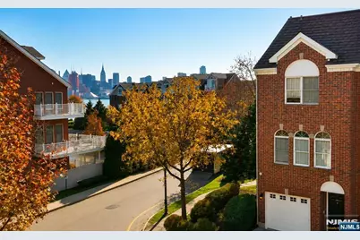 239 Brower Court 239 #239, West New York, NJ 07093 - Photo 13