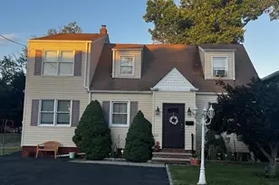 165 Woods Ave 2nd Fl, Bergenfield, NJ 07621 - Photo 1