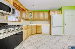 37 Cedar Dr, Rochelle Park Township, NJ 07662 - Photo 5