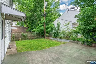 10 Walnut Pkwy, Montclair, NJ 07042 - Photo 25