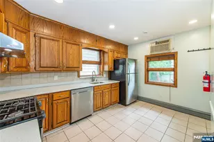 10 Walnut Pkwy, Montclair, NJ 07042 - Photo 21