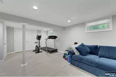 19 Thames Boulevard, Bergenfield, NJ 07621 - Photo 31