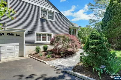 19 Thames Boulevard, Bergenfield, NJ 07621 - Photo 11