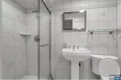 19 Thames Boulevard, Bergenfield, NJ 07621 - Photo 27