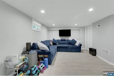19 Thames Boulevard, Bergenfield, NJ 07621 - Photo 29
