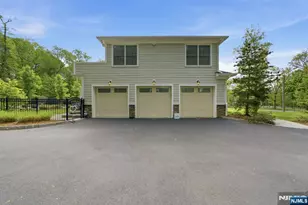 184 Donny Brook Dr, Allendale, NJ 07401 - Photo 47