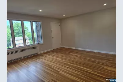 639 Oakdene Avenue 1 #1, Ridgefield, NJ 07657 - Photo 3