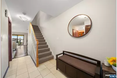 101 State Rt 5 302 #302, Edgewater, NJ 07020 - Photo 3