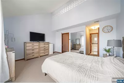 101 State Rt 5 302 #302, Edgewater, NJ 07020 - Photo 17