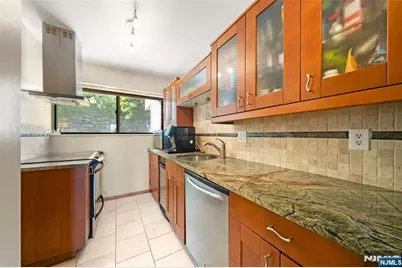 101 State Rt 5 302 #302, Edgewater, NJ 07020 - Photo 7