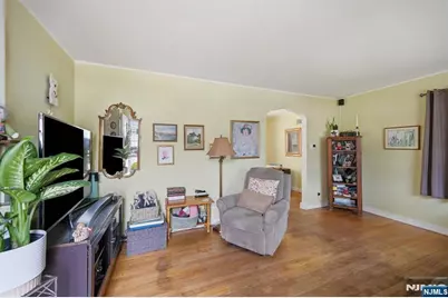 32 Lerome Place, Teaneck Township, NJ 07666 - Photo 9