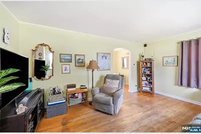 32 Lerome Place, Teaneck Township, NJ 07666 - Photo 7