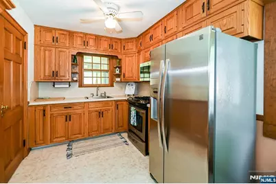 111 Jackson Avenue, Wayne, NJ 07470 - Photo 11