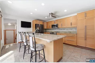 319 E Madison Avenue, Dumont, NJ 07628 - Photo 9
