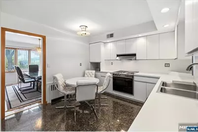535 Summit, Englewood Cliffs, NJ 07632 - Photo 7
