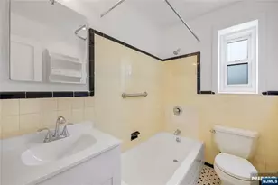 2335 Hudson Terrace D6, Fort Lee, NJ 07024 - Photo 7