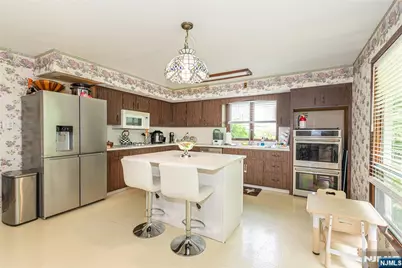 319 Winifred Drive, Totowa, NJ 07512 - Photo 3