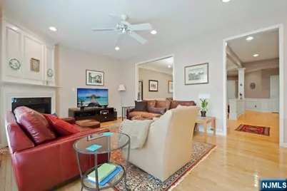47 Mulberry Court, Paramus, NJ 07652 - Photo 5