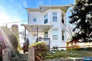 68 Mohawk Ave 2nd Fl, Hawthorne, NJ 07506 - Photo 1