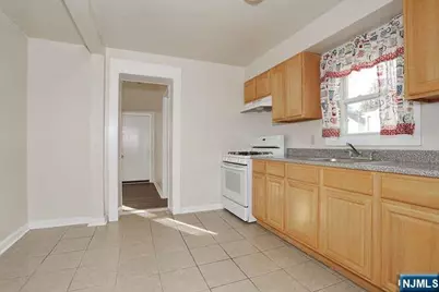 68 Mohawk Avenue 2nd Fl #2nd Fl, Hawthorne, NJ 07506 - Photo 5