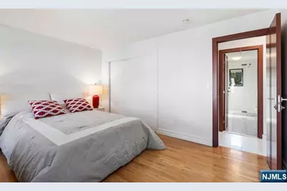 531 Chestnut Place, Teaneck Township, NJ 07666 - Photo 11