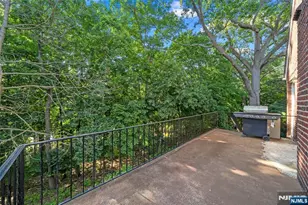 553 Ray Ave, Ridgefield, NJ 07657 - Photo 25