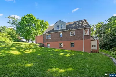 553 Ray Avenue, Ridgefield, NJ 07657 - Photo 27