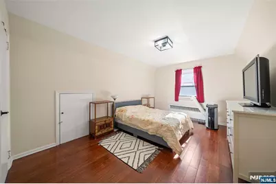 553 Ray Avenue, Ridgefield, NJ 07657 - Photo 15