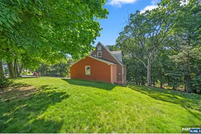 553 Ray Avenue, Ridgefield, NJ 07657 - Photo 25