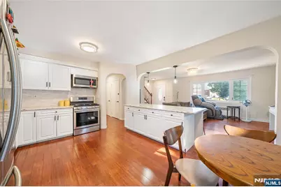 553 Ray Avenue, Ridgefield, NJ 07657 - Photo 7