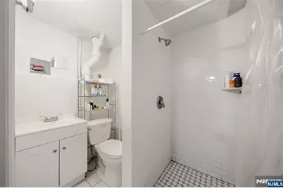 553 Ray Avenue, Ridgefield, NJ 07657 - Photo 23