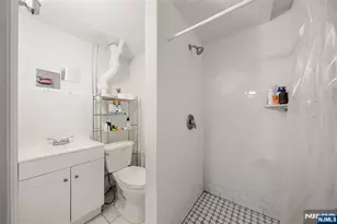 553 Ray Ave, Ridgefield, NJ 07657 - Photo 23