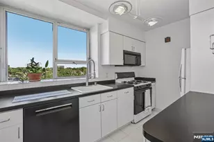 3 Horizon Road 1021, Fort Lee, NJ 07024 - Photo 11