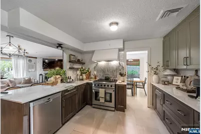 596 Wyckoff Avenue, Mahwah, NJ 07430 - Photo 9