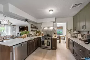 596 Wyckoff Ave, Mahwah, NJ 07430 - Photo 9